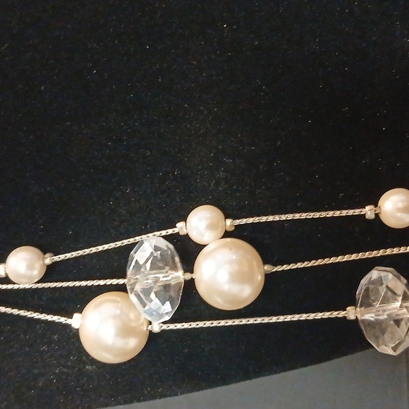 RMN triple layer faux peal necklace - Picture 3 of 8